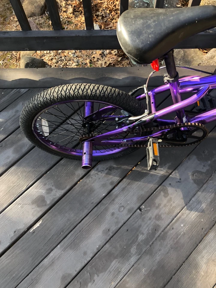 Bicicleta Freestyle Genesis Krome Púrpura 20 pulgadas Foto 3 de 4