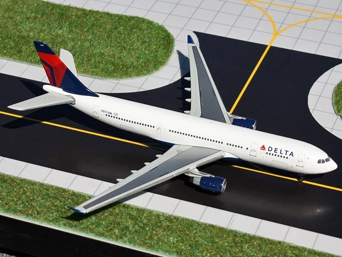 Preços baixos em GeminiJets A330 1:400 Aeronaves e espaçonaves de