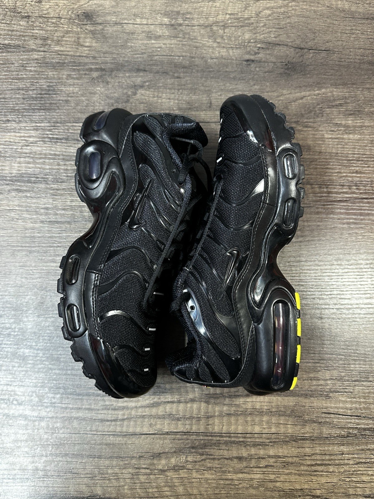 Nike Air Max Plus Triple Black CD0609-001 Youth Size 6.5 / Women’s Size 8