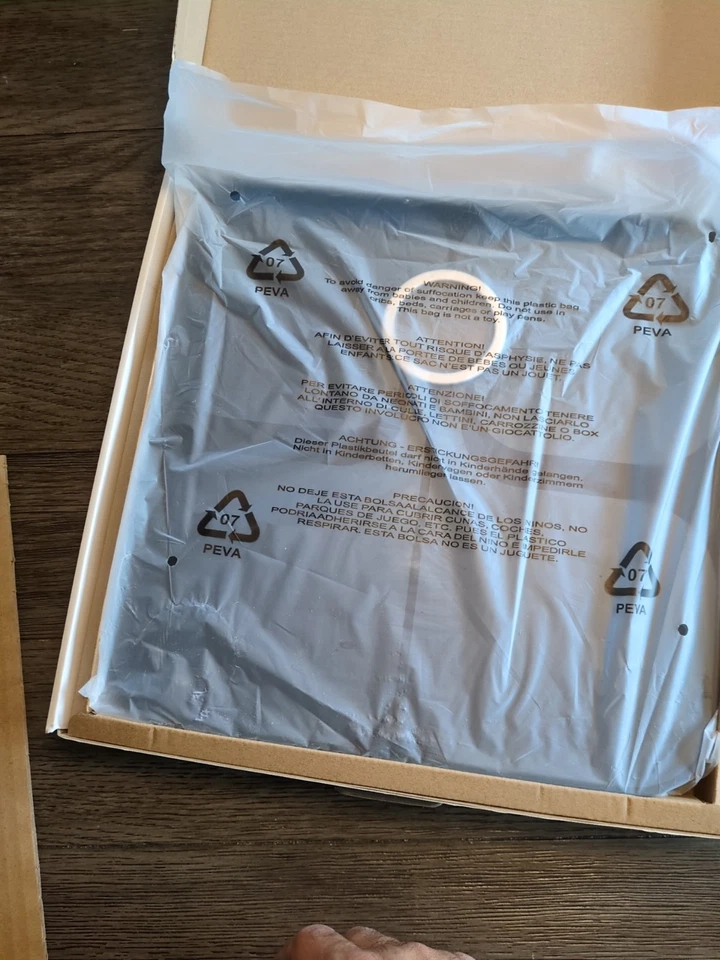 Báscula digital inteligente Fitbit Aria Air modelo negro FB203 usada sin manuales Foto 3 de 4