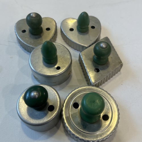 1940s VINTAGE ALUMINUM COOKIE CUTTER POKER CARDS SPADE HEART CLUB DIAMOND 5 PCS - Picture 2 of 4