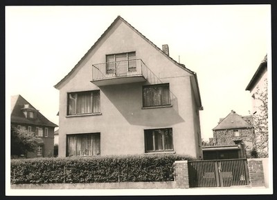 Photography Offenbach a. M., residential building with balcony and garage 