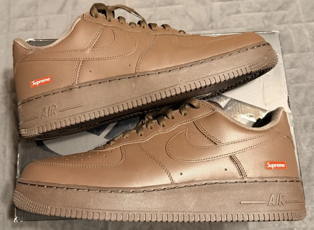 Preços baixos em Nike Supreme x Air Force 1 Low Box Logo - Baroque