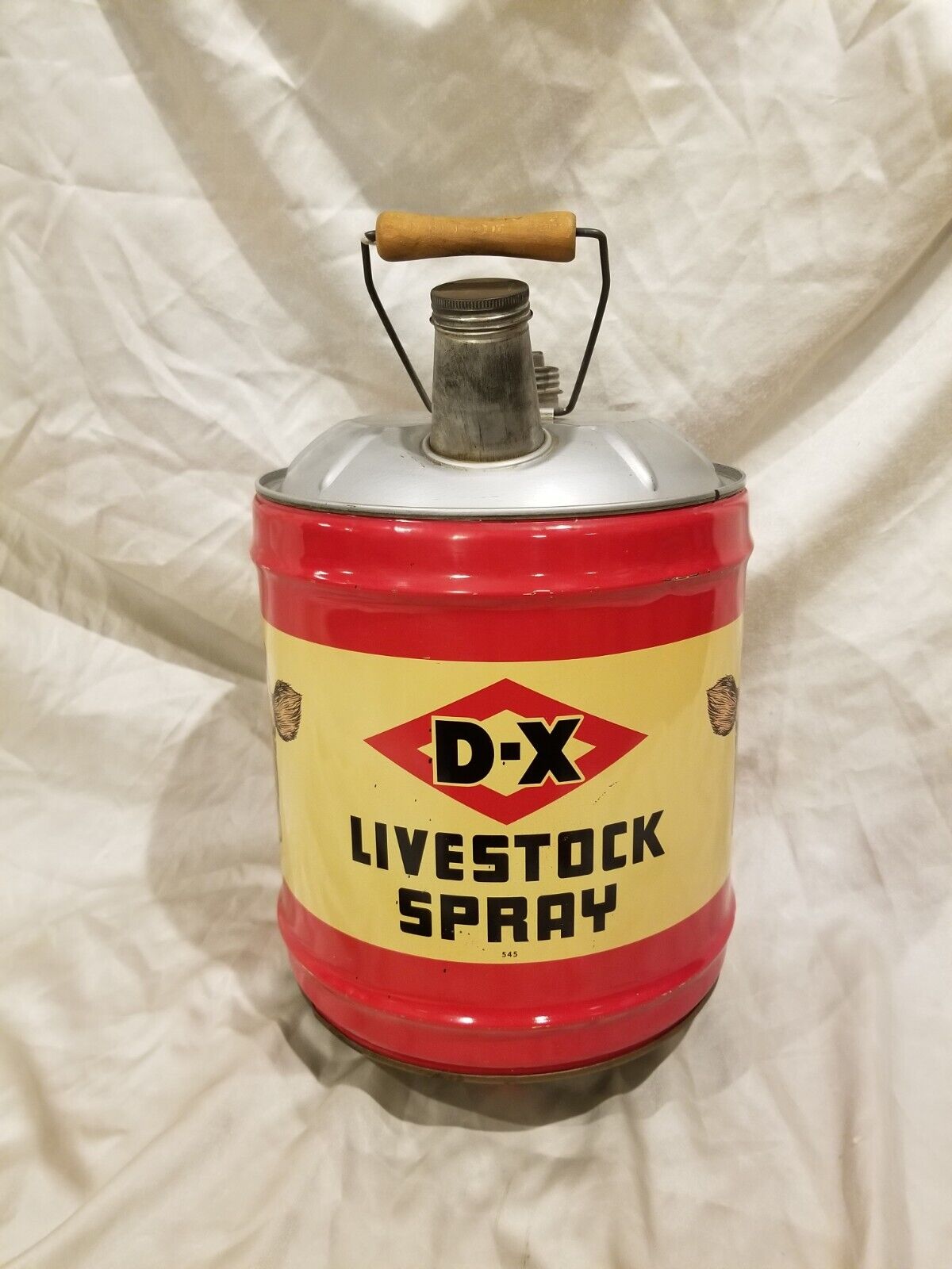 🐂🐂Rare D-X Livestock Spray Farm 5 Gallon Oil can With  Steer Graphics 🐂🐂🐂