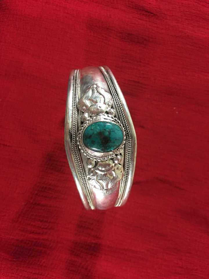 Handmade White Metal Bracelet With Turquoise Stone - Image 4 of 4