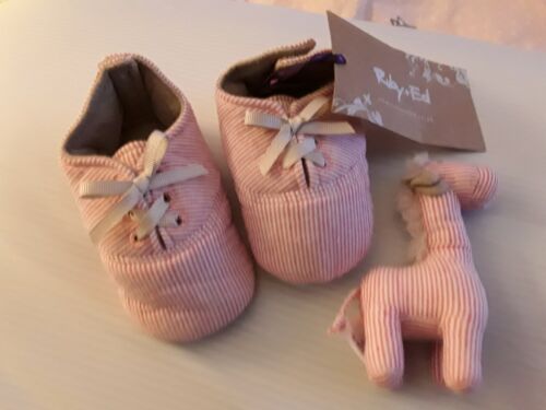 New Designer Girls Ruby & Ed Pram Shoes Soft Booties & Toy Set 6-12 months  - Picture 1 of 2