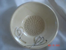 Vtg. CONTEMPORY POTTERY GARLIC GRATER / ZESTER PLATE DISH Abstract Design USA
