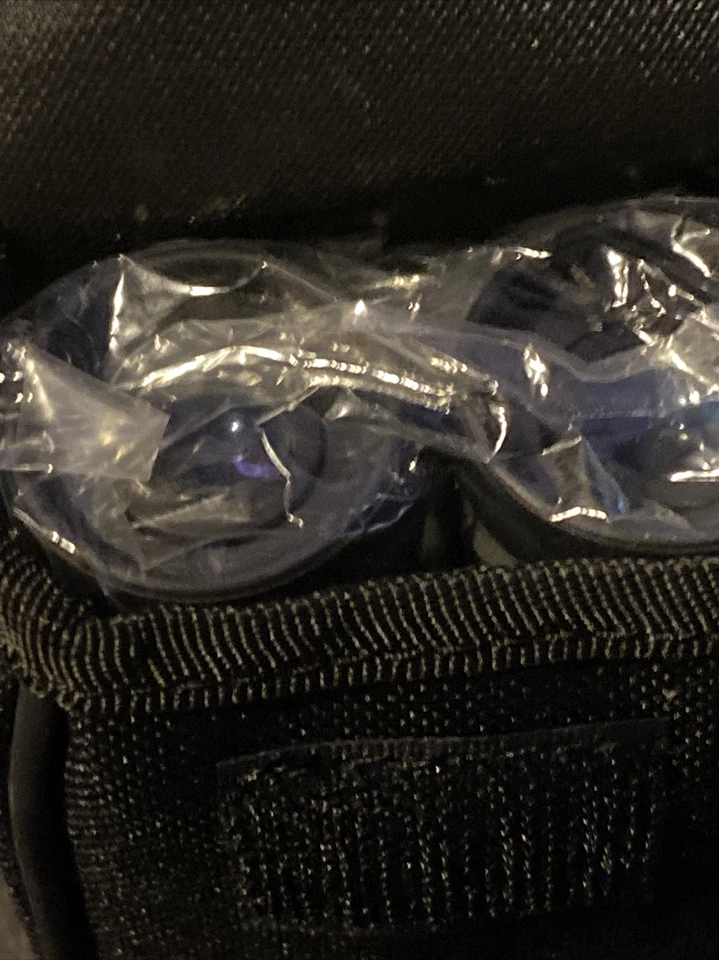 NEW IN BOX Simmons Venture 8 x 21mm Compact Binoculars Model 800888 - Image 3 of 4