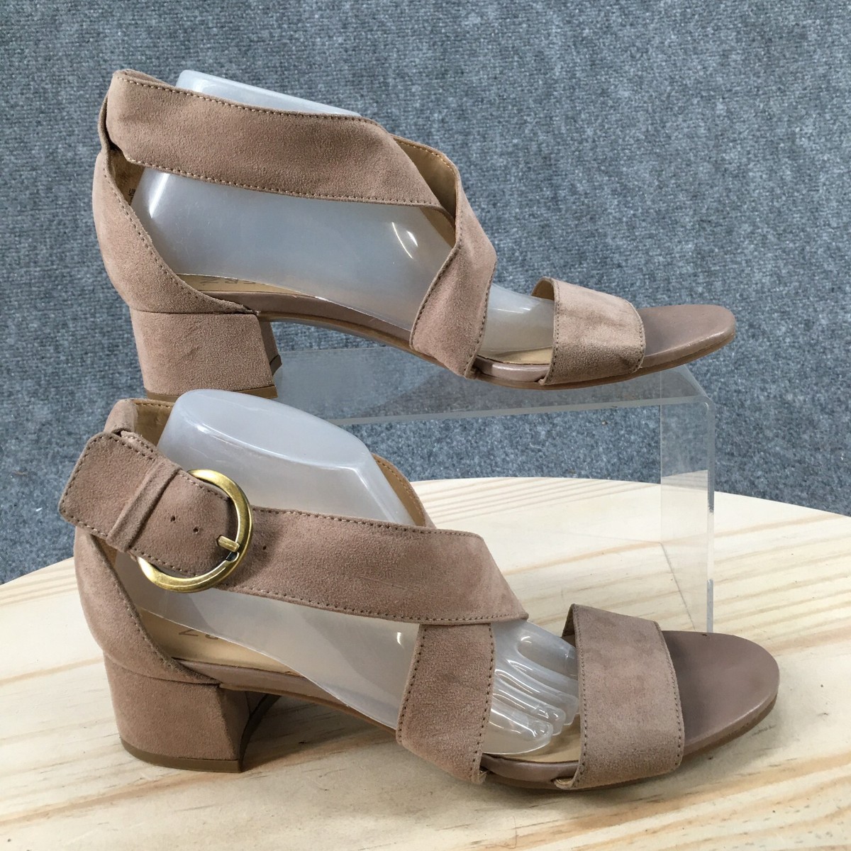 Naturalizer Sandals Womens M Amelia Strappy Low Heels Beige Fabric Buckle