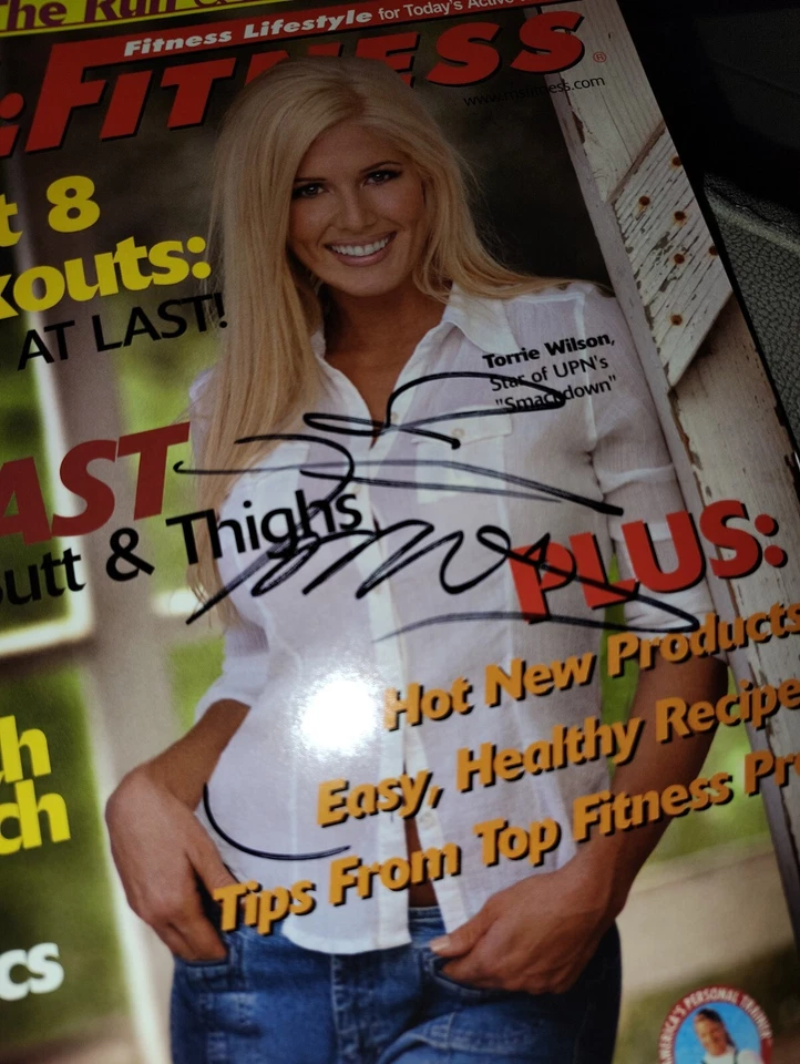 Revista Diva WWE firmada por Torrie Wilson Wwf WCW rara revista 2004 Foto 2 de 4