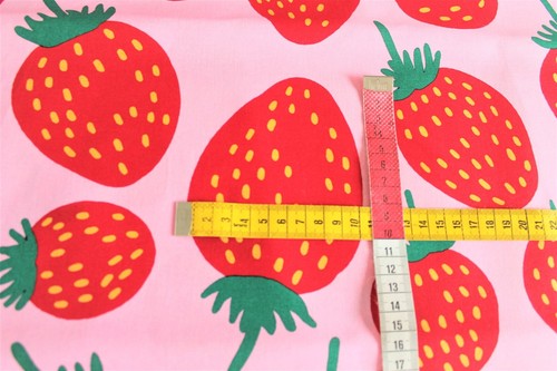 Marimekko acryl coated cotton pink/green Pieni Mansikka 145x106cm by Maija Isola - Picture 2 of 2