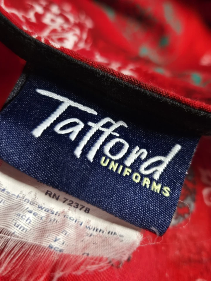 TAFFORD Scrub Jacket size 3XL-Red CHRISTMAS Ornaments Snap-up-Chest 29.5"/L 31" - Image 3 of 4