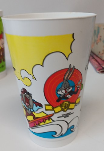 Vintage 1990 Bugs Bunny 50th Anniversary Plastic Promotional Cup - Picture 2 of 3