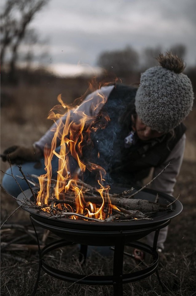 Gas One 22 in Outdoor Wood Burning Fire Pit with Mesh Lid and Fire