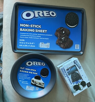 Oreo Non-Stick Baking Sheet & Two Round Pie Pans With Oreo Crew Socks- Set Of 3