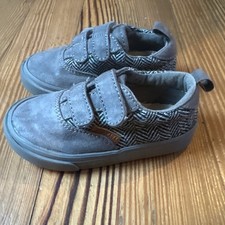 Old Navy gray faux suede double strap velkro toddler sneakers SIZE 5