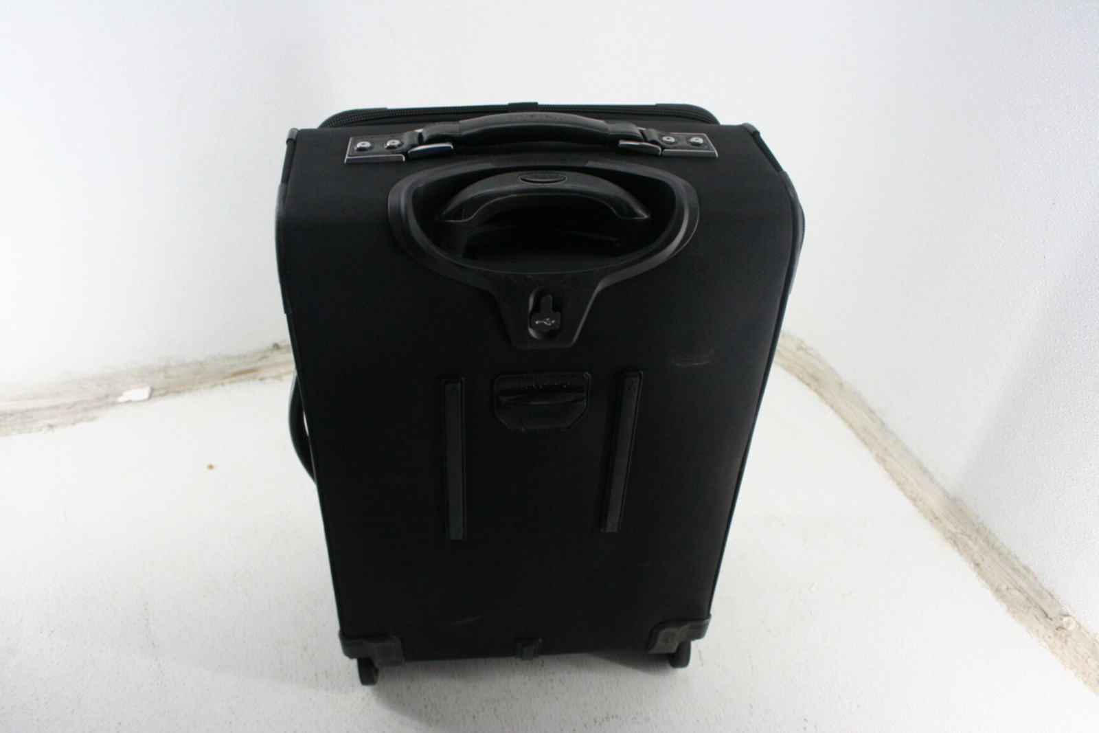 SEE NOTES Travelpro 20 Inch Platinum Elite Softside Expandable Carry On