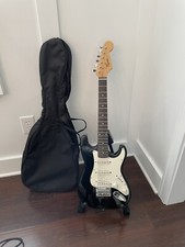 Chitarra Vintage Black Fender Squier Mini Stratocaster con custodia SPEDIZIONE GRATUITA!