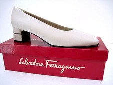 SALVATORE FERRAGAMO Beige Pearl Shimmer Fabric CRANNY Pumps Size 10 B Italy