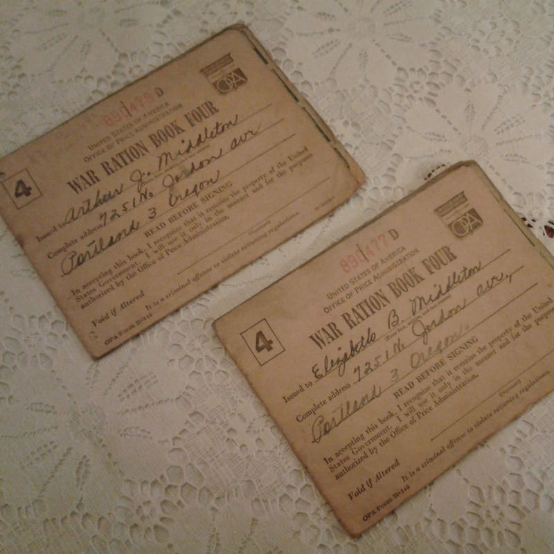 WW2 U.S. HOME FRONT 1943 2 WAR RATION BOOK FROM OREGON WITH STAMPS