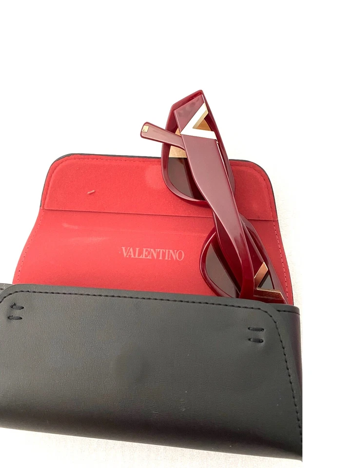 Gafas de sol para mujer Valentino rojas ojos de gato Foto 3 de 4