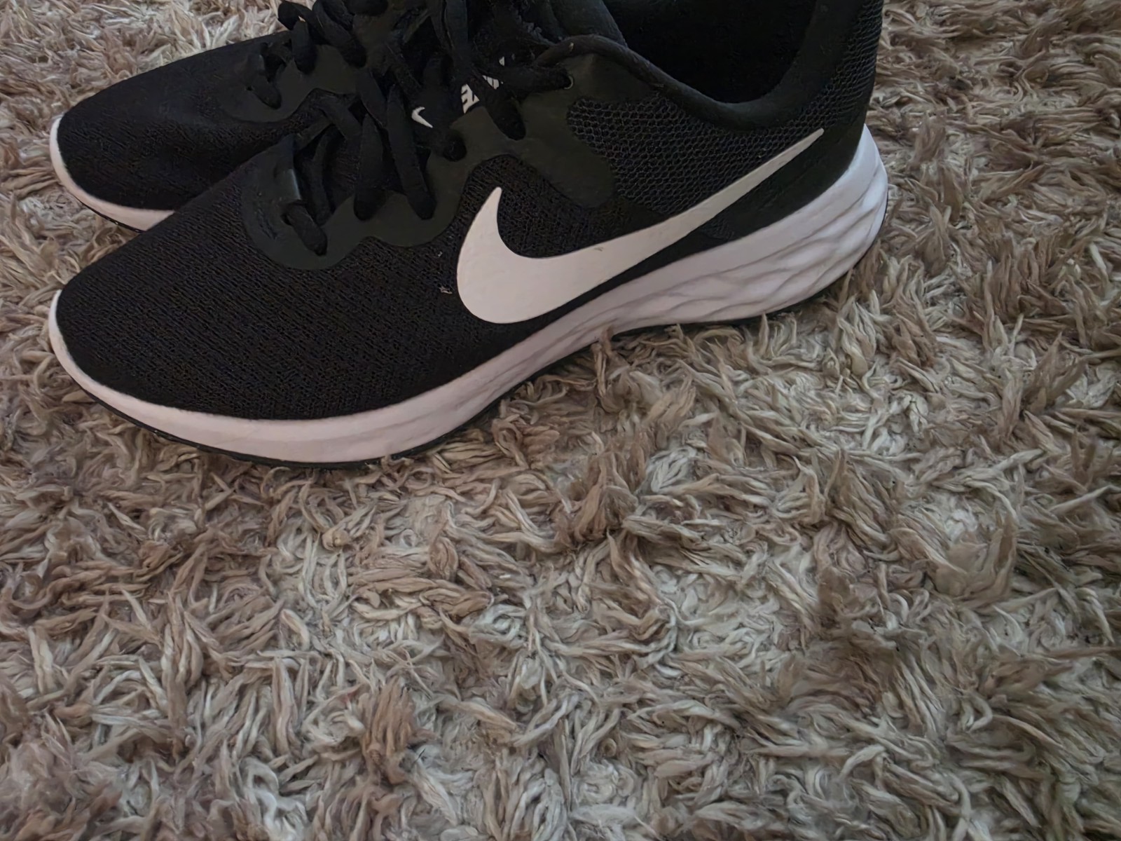 Mesh Testure Nike Revolution 6 Next Nature Women's 7.5 Black/White Lace-Up Mesh ...