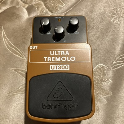 Behringer Ultra Tremolo UT300 Guitar Effects Pedal Tremolo