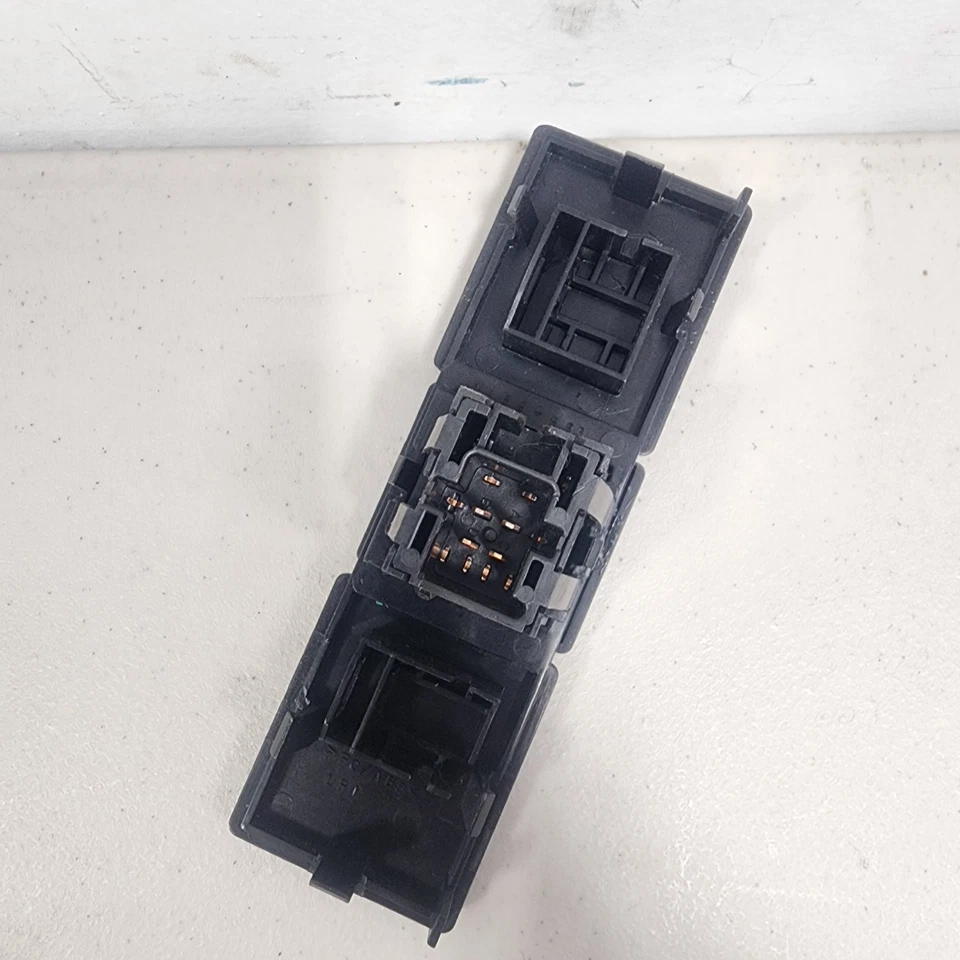 Interruptor de luz de plataforma de carga GMC Sierra 1995-1998 Chevy Silverado 1500 Foto 2 de 2