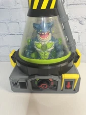 BEAST LAB  Creator with Shark Action Figure Lights & Sounds Works READ 