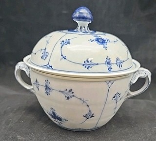 Royal Copenhagen BLUE FLUTED SUGAR BOWL & Lid (STK10@221)