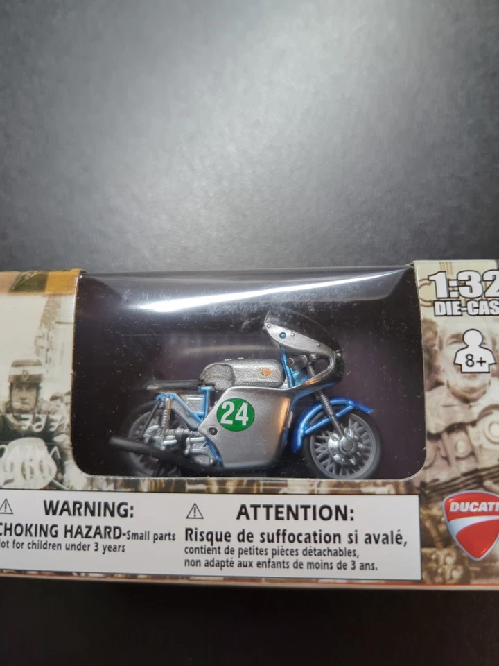 NIB New-Ray 1960 Ducati 250 Bicilindrico motorcycle 1:32 diecast model toy - Image 3 of 3