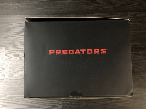 Hot Toys 1/6 MMS162 Classic Predator NO FIGURE / BOX & STAND ONLY - Picture 9 of 12