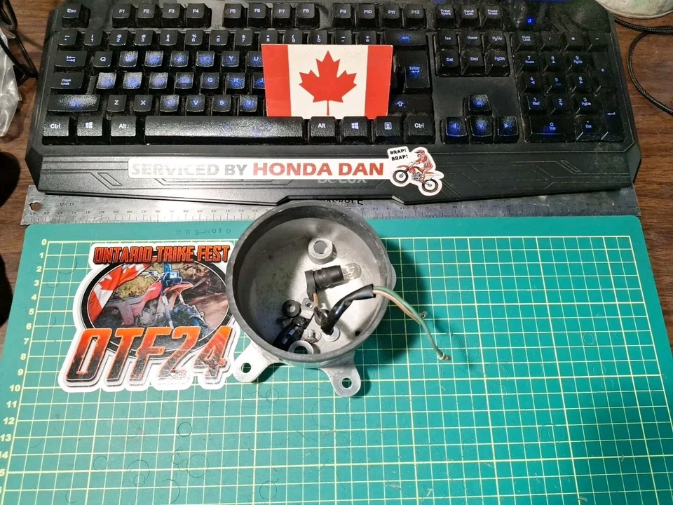 Cubierta de tacómetro Honda Magna VF750C VF700 usada 37252-MB1-008 compatible con 1982-1984 700-750cc Foto 2 de 4