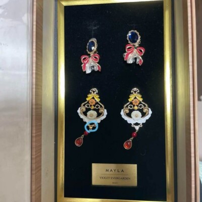 Violet Evergarden x Mayla Classic Iconique Ear Objet Story No.10