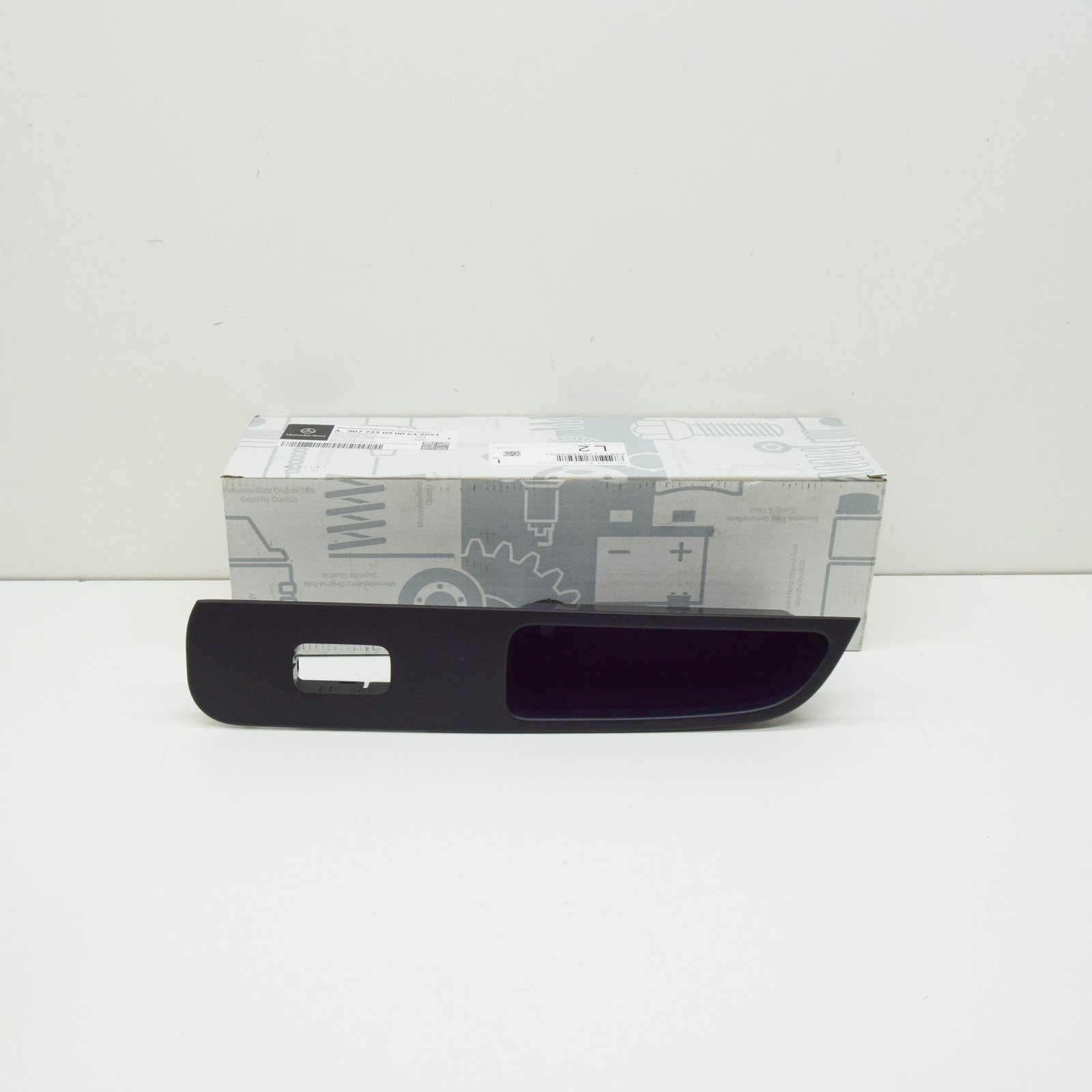 MB SPRINTER W907 Front Right Inner Door Trim LHD A90772209009051