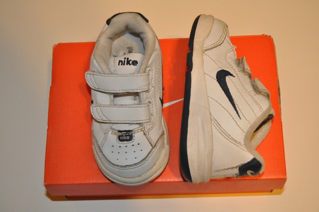 white nike baby shoes