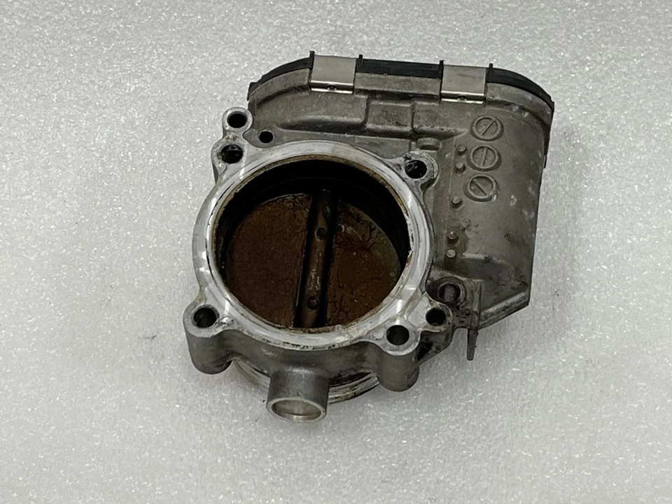 Volvo C30 2011 carrocería del acelerador 30711552 Foto 2 de 4