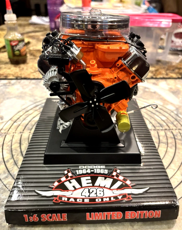 Liberty Classics Dodge 1964-65 Hemi 426 Racing - MOVING PARTS - 1:6 SCALE - NIB - Image 2 of 4
