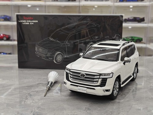 LCD 1:18 Toyota Cruiser LC300 Land Cruiser Alloy Car Model - Picture 6 of 66