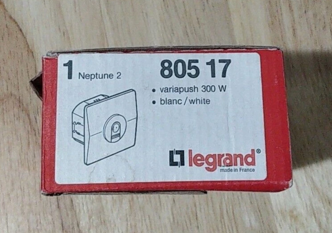 Variateur LEGRAND NEPTUNE 2 300W 80517 pour tamiser l'ambiance lumineuse de votre salon