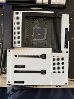 NZXT N7 B550 Matte White AM4 ATX DDR4 Mainboard (MB0326001)