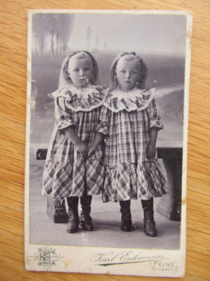 Altes Kabinett Foto Zwillinge / Mädchen / Peine