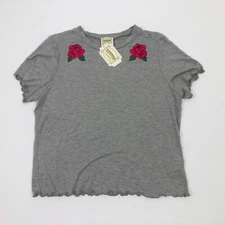 Dirtee Laundry Grey Cropped Tee 2 Roses Appliques Women's Size XL