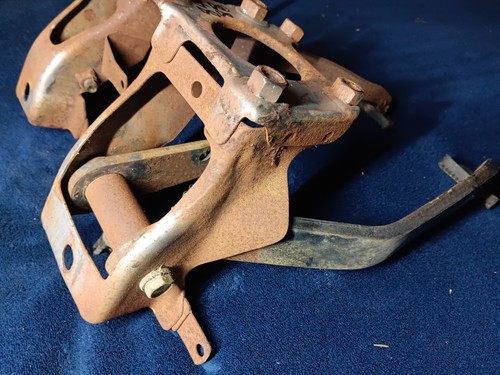 84-88 TOYOTA PICKUP TRUCK 84-89 4RUNNER CLUTCH BRAKE PEDAL BRACKET ASSEMBLY OEM - Picture 9 of 15