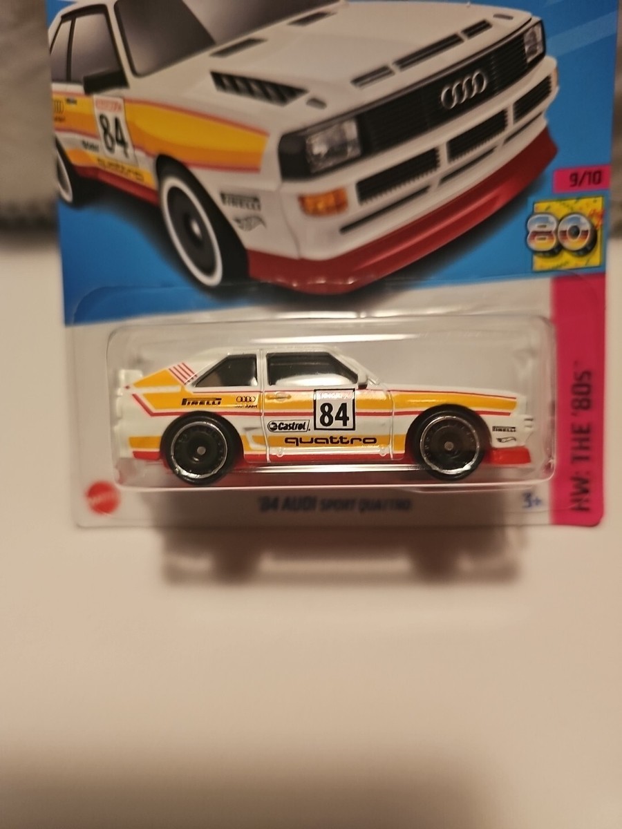 【日本限定10台！！】AudiニューJr.クワトロ　キッズカー 日本限定10台！！】AudiニューJr.クワトロ キッズカー 日本限定10台