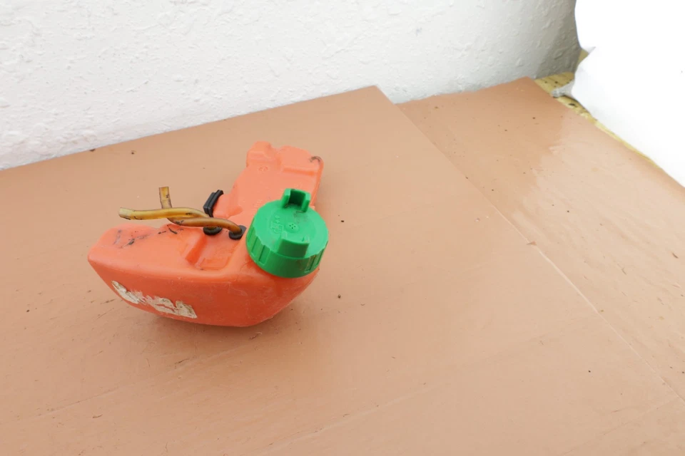 Husqvarna 123L Recortadora de cuerda OEM Tanque de combustible 5039108 Foto 3 de 4