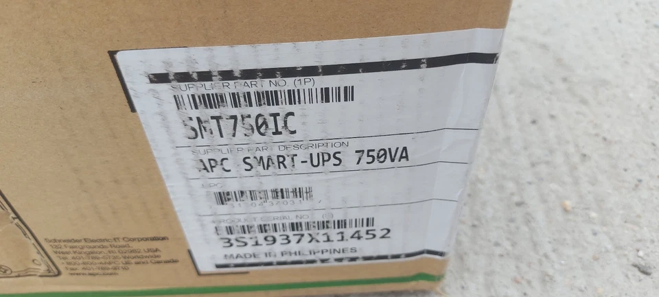 APC SMT750IC Smart Connect Smart-UPS 750 VA 230 V LCD Desktop Tower UPS - Image 2 of 3