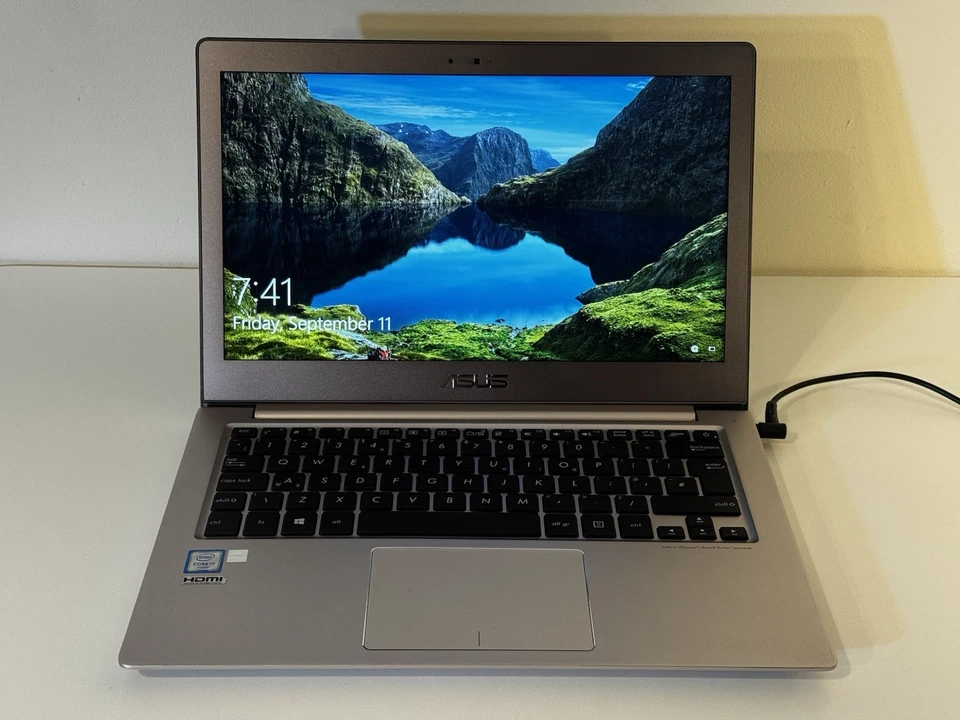 ASUS ZenBook UX303U 13.3 " Laptop i7-6500U 12GB RAM 240GB SSD (Sehe