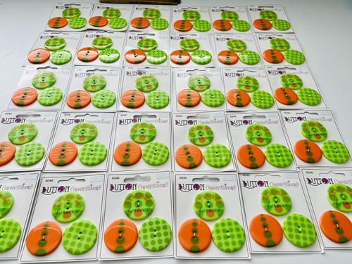 30 Cards Novelty Buttons Green Friends Forever Blumenthal Lansing Sewing Crafts - Picture 2 of 12