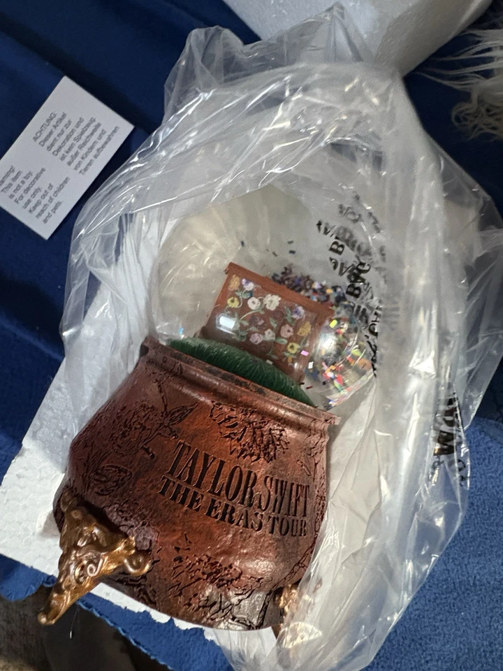 TAYLOR SWIFT - THE ERAS TOUR ACOUSTIC PIANO SNOW GLOBE ✅ IN HAND ✅ FAST SHIP ✅ - Image 3 of 4